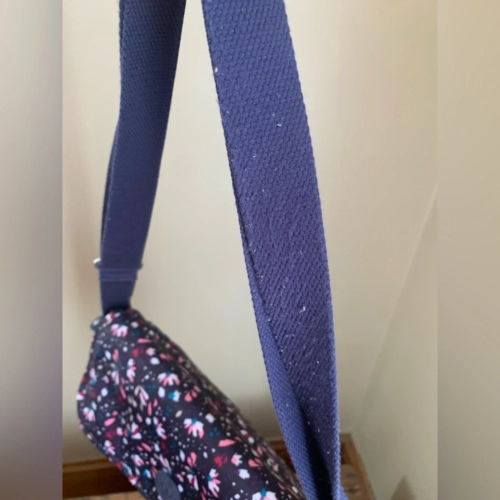 Kipling purse shoulder crossbody adjustable strap messenger confetti pattern